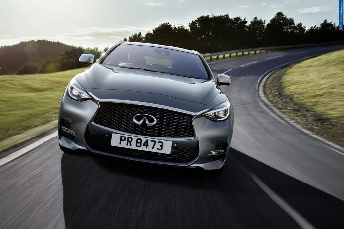 2016 Infiniti Q30 - фотография 5 из 122