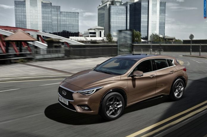 2016 Infiniti Q30 - фотография 10 из 122