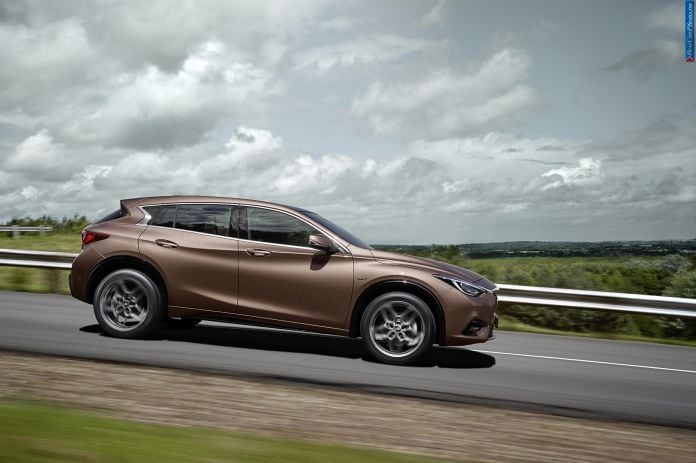 2016 Infiniti Q30 - фотография 12 из 122