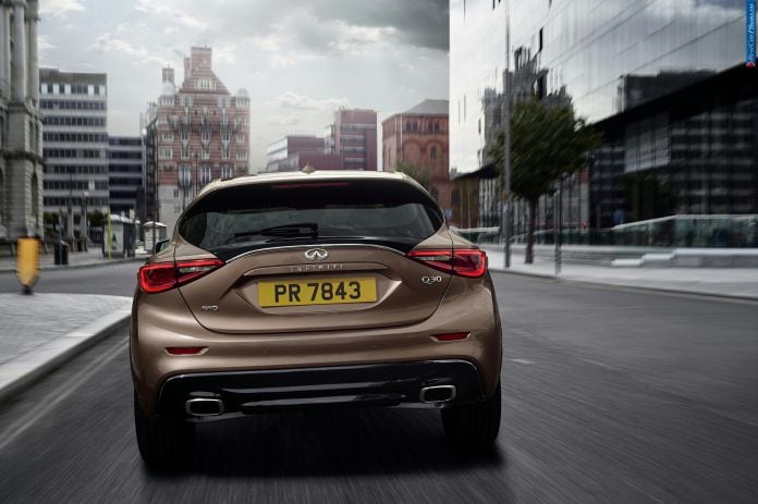 2016 Infiniti Q30 - фотография 13 из 122