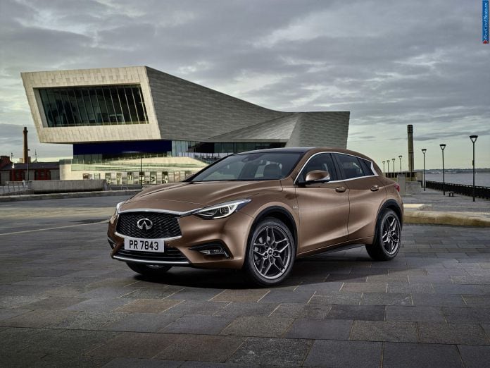 2016 Infiniti Q30 - фотография 14 из 122