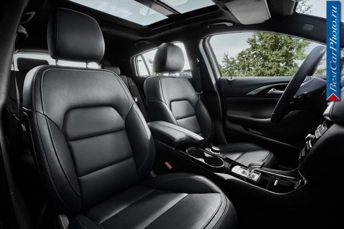 2016 Infiniti Q30 - фотография 19 из 122