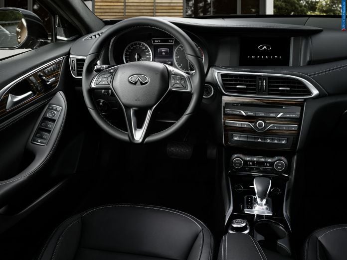 2016 Infiniti Q30 - фотография 21 из 122