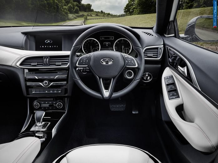 2016 Infiniti Q30 - фотография 22 из 122