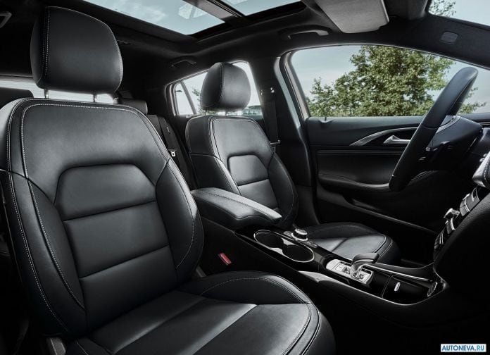 2016 Infiniti Q30 - фотография 99 из 122