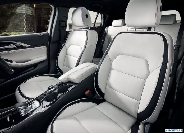 2016 Infiniti Q30 - фотография 101 из 122