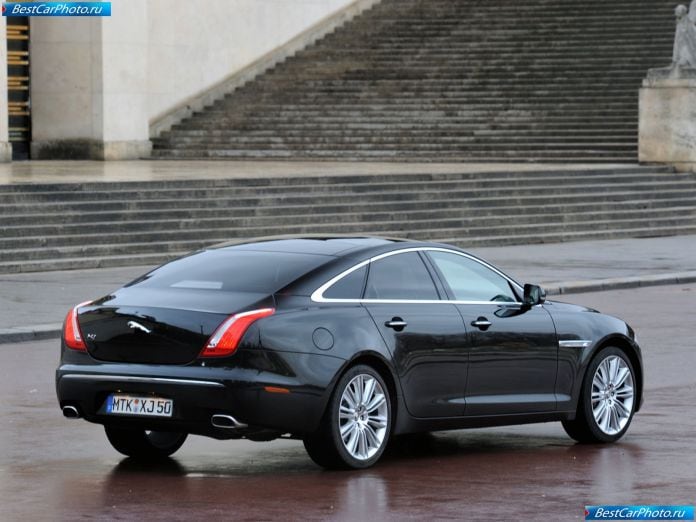 2010 Jaguar Xj - фотография 37 из 92