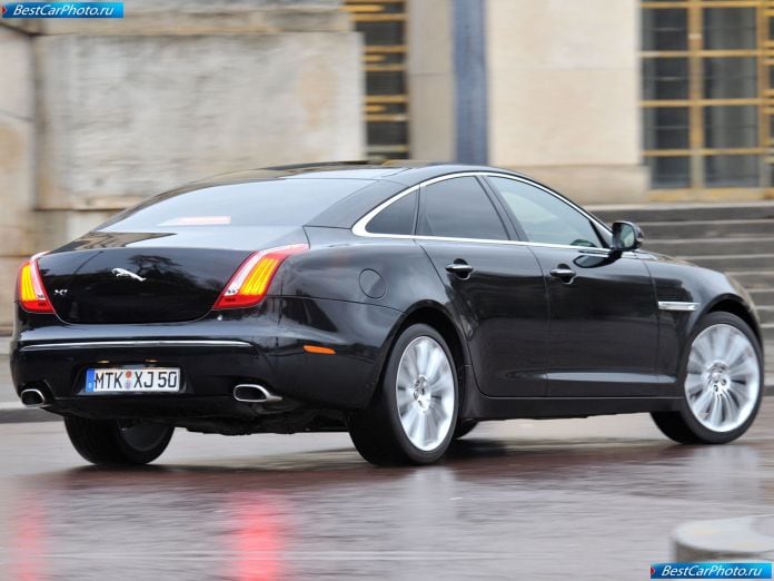 2010 Jaguar Xj - фотография 39 из 92