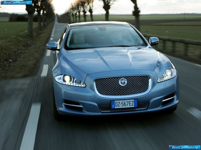 2010 Jaguar Xj - фотография 41 из 92