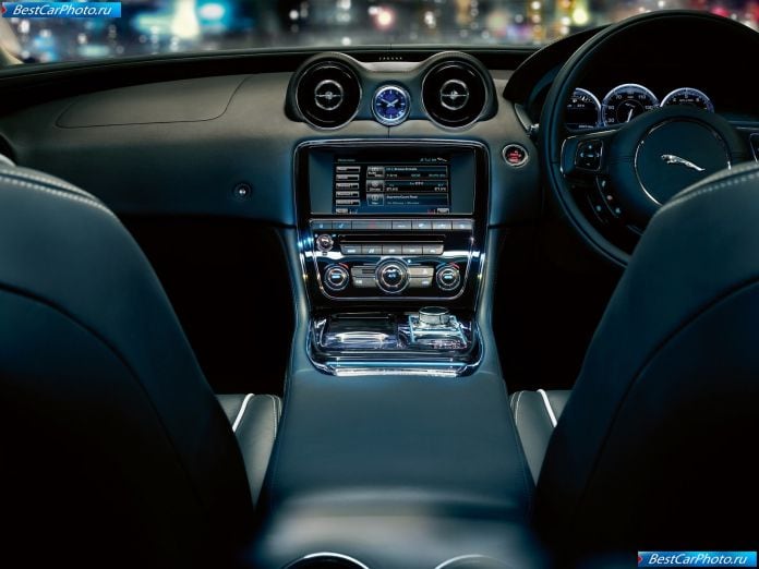 2010 Jaguar Xj - фотография 68 из 92