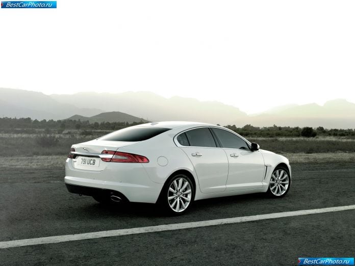 2012 Jaguar Xf - фотография 30 из 61