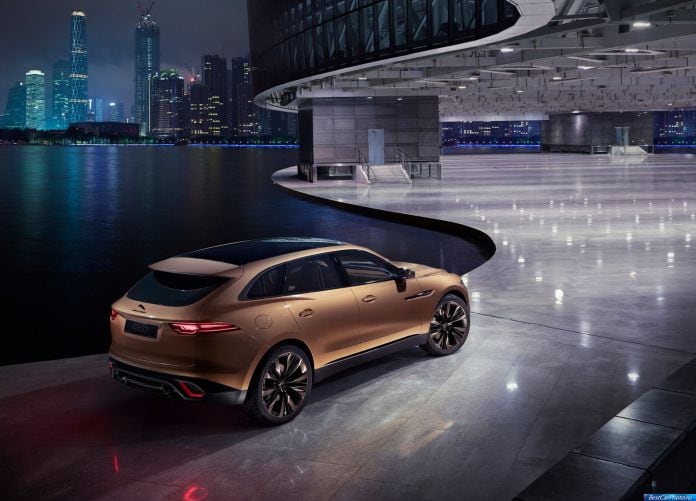 2013 Jaguar C-X17 5-Seater Concept - фотография 7 из 26