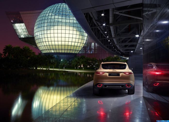 2013 Jaguar C-X17 5-Seater Concept - фотография 10 из 26