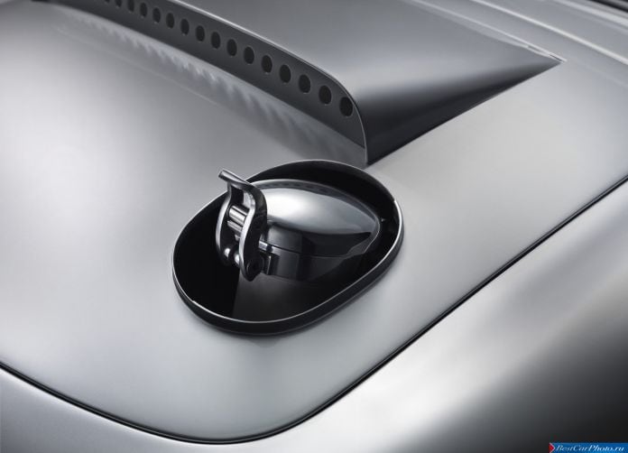 2014 Jaguar Lightweight E-Type - фотография 24 из 33
