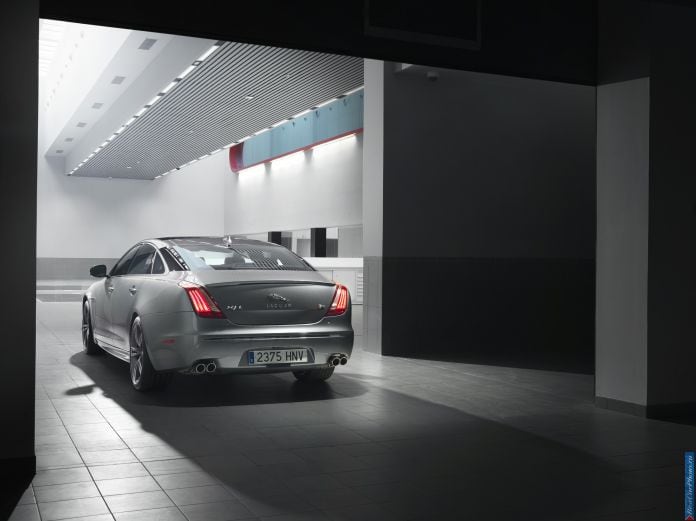 2014 Jaguar XJR - фотография 9 из 27