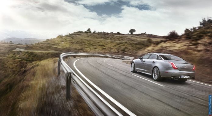 2014 Jaguar XJR - фотография 14 из 27