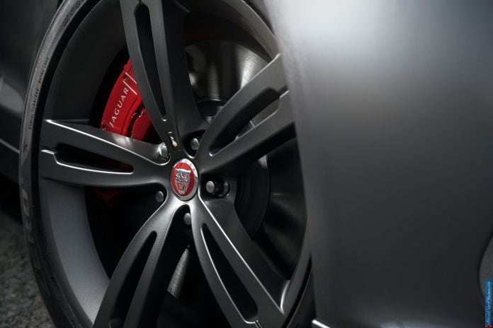 2014 Jaguar XJR - фотография 21 из 27