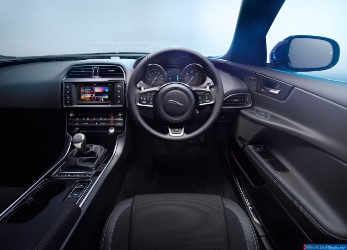 2016 Jaguar XE - фотография 46 из 70