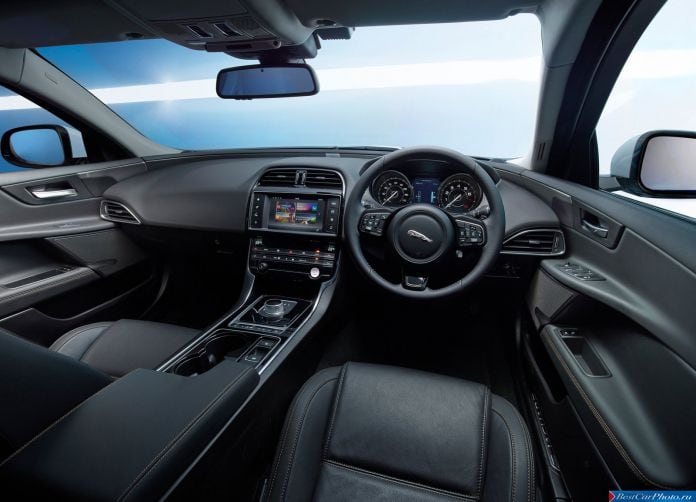 2016 Jaguar XE - фотография 47 из 70