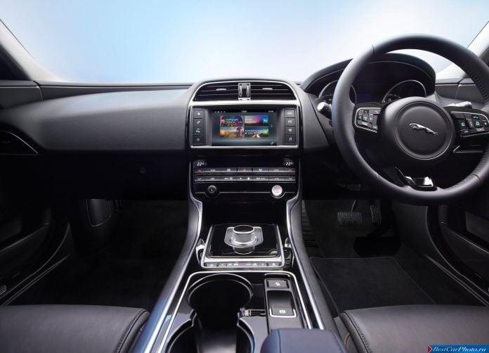 2016 Jaguar XE - фотография 48 из 70