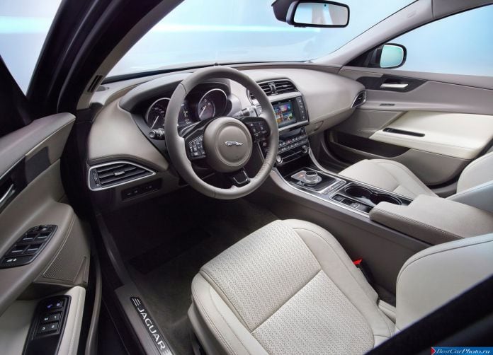 2016 Jaguar XE - фотография 49 из 70