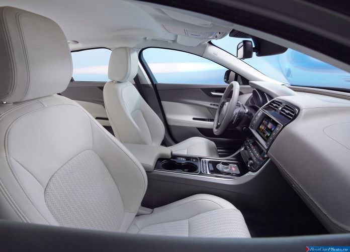 2016 Jaguar XE - фотография 53 из 70