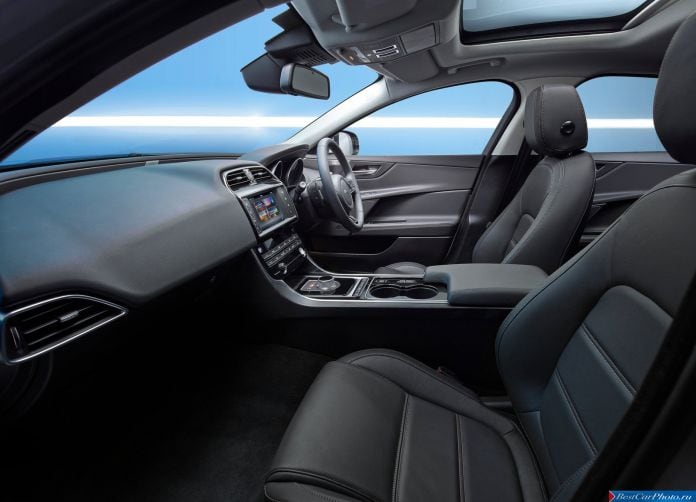 2016 Jaguar XE - фотография 54 из 70
