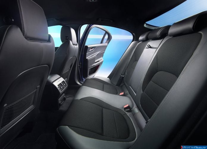 2016 Jaguar XE - фотография 57 из 70