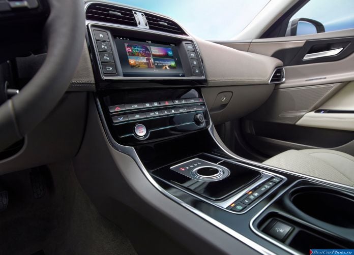 2016 Jaguar XE - фотография 58 из 70