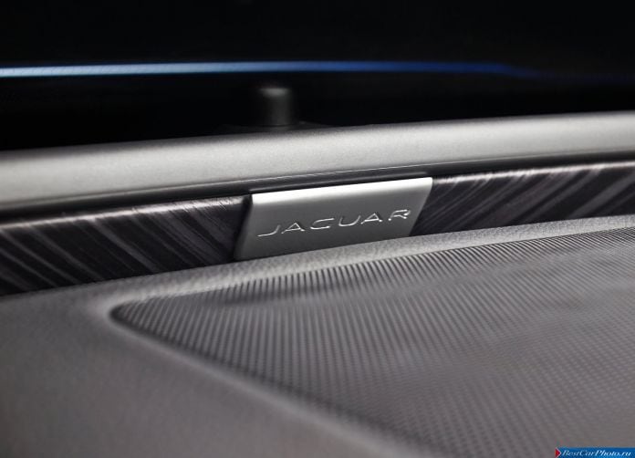 2016 Jaguar XE - фотография 63 из 70