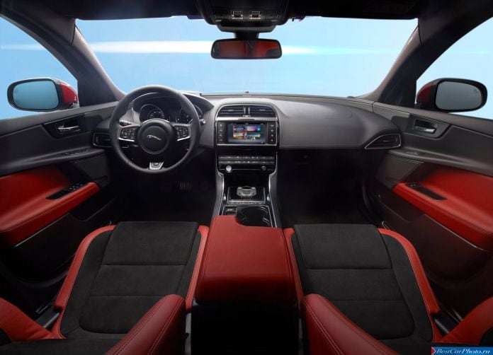 2016 Jaguar XE-S - фотография 16 из 38