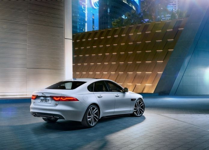 2016 Jaguar XF - фотография 92 из 232