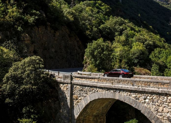 2016 Jaguar XF - фотография 120 из 232