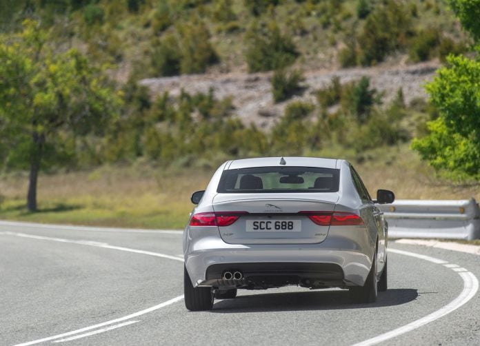 2016 Jaguar XF - фотография 135 из 232