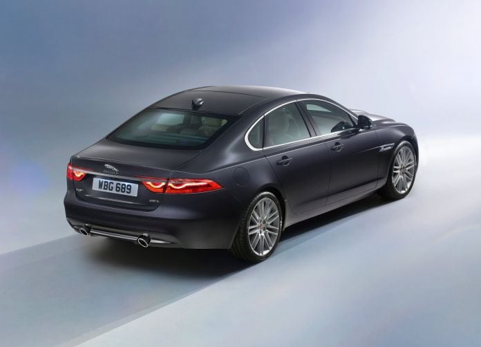 2016 Jaguar XF - фотография 145 из 232