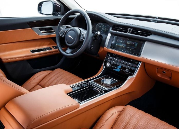 2016 Jaguar XF - фотография 155 из 232