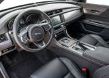 jaguar_2016_xf_159.jpg