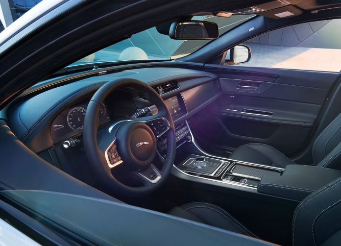 2016 Jaguar XF - фотография 160 из 232