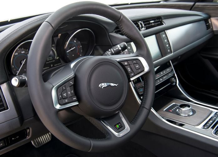 2016 Jaguar XF - фотография 161 из 232