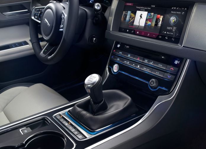2016 Jaguar XF - фотография 171 из 232