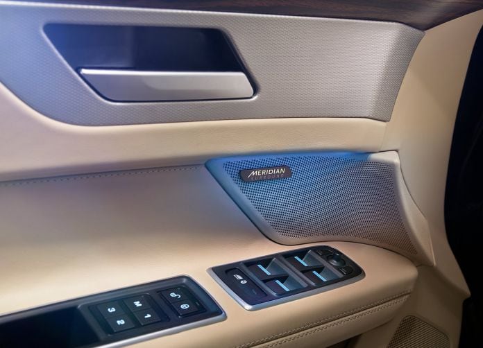 2016 Jaguar XF - фотография 175 из 232