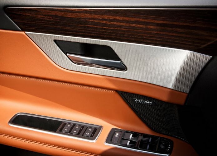 2016 Jaguar XF - фотография 176 из 232