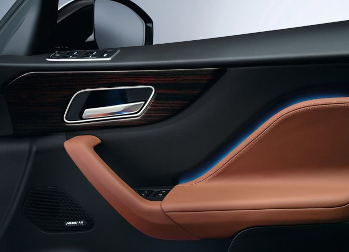 2017 Jaguar F-Pace - фотография 54 из 336