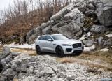 jaguar_2017_f_pace_027.jpg