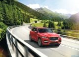jaguar_2017_f_pace_035.jpg