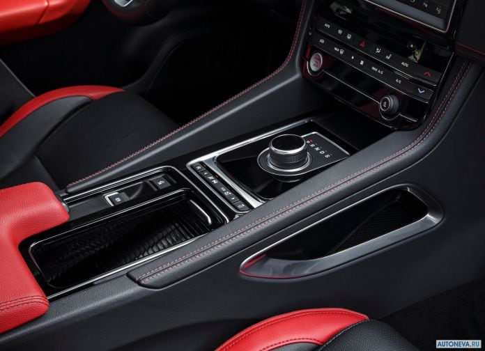2017 Jaguar F-Pace S - фотография 122 из 173