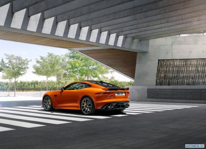 2017 Jaguar F-type SVR - фотография 12 из 34