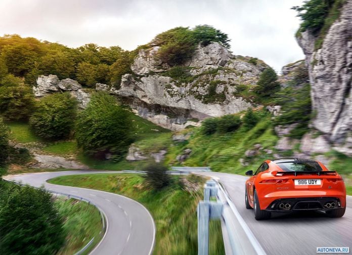 2017 Jaguar F-type SVR - фотография 16 из 34