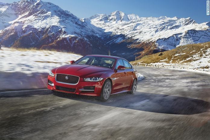 2017 Jaguar XE AWD - фотография 1 из 12