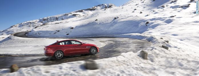 2017 Jaguar XE AWD - фотография 5 из 12